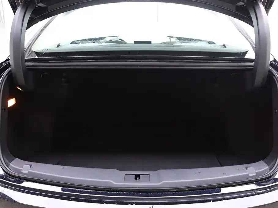 Hongqi E-QM5 — фото 3