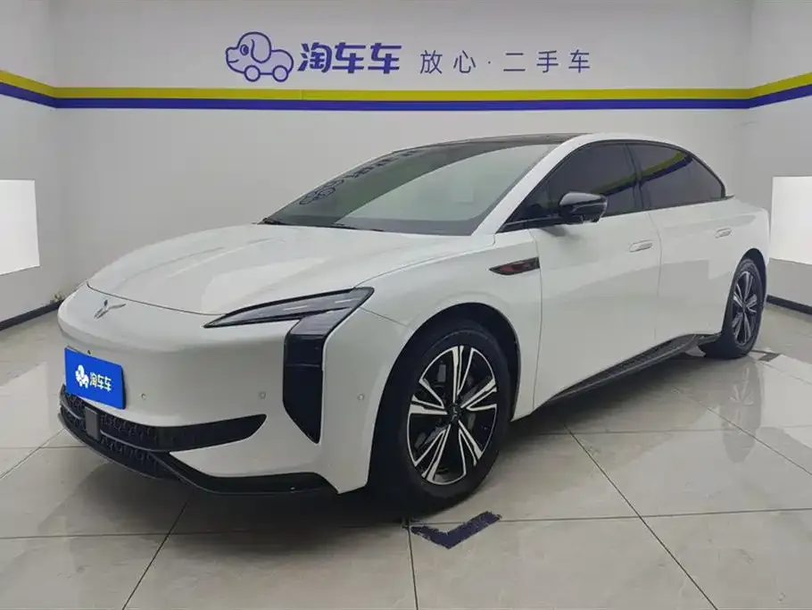 Hongqi EH7