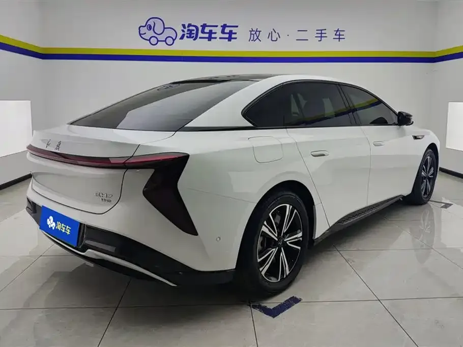 Hongqi EH7 2024 из CN, фото 2