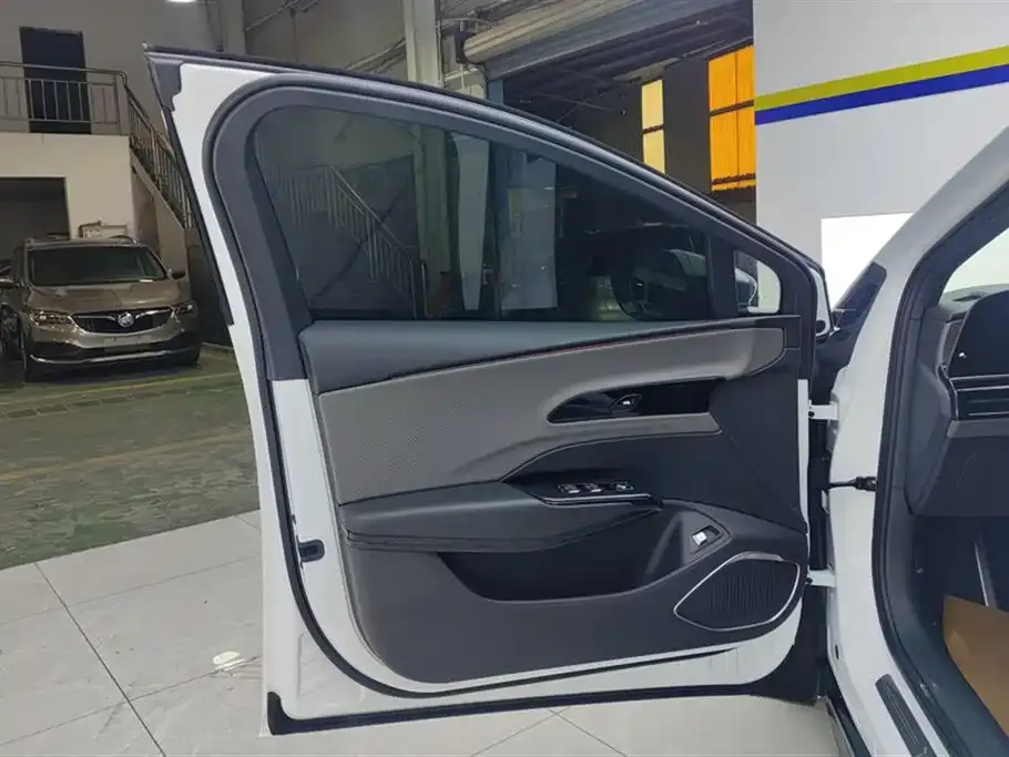 Hongqi EH7 2024 из CN, фото 10
