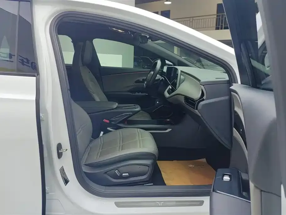 Hongqi EH7 2024 из CN, фото 8
