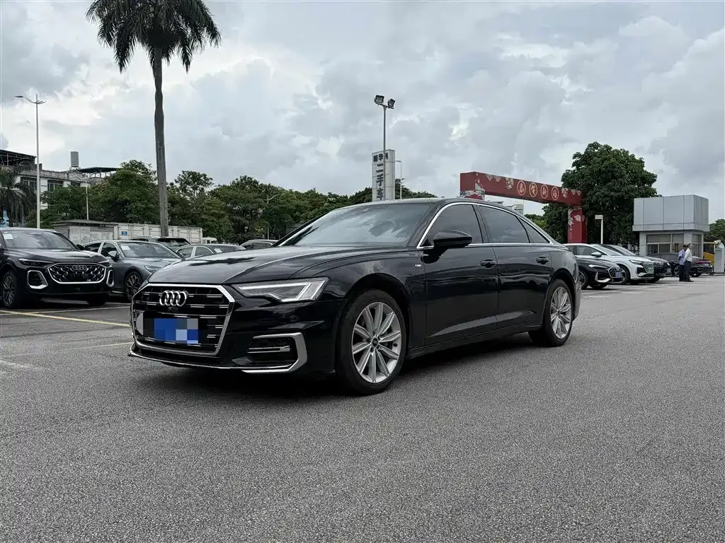 Audi A6L — фото 1