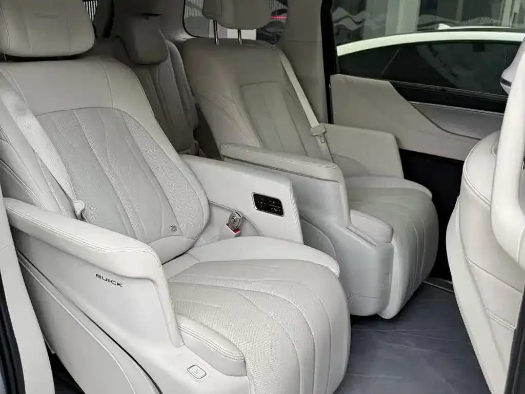 Buick GL8 Hybrid — фото 2