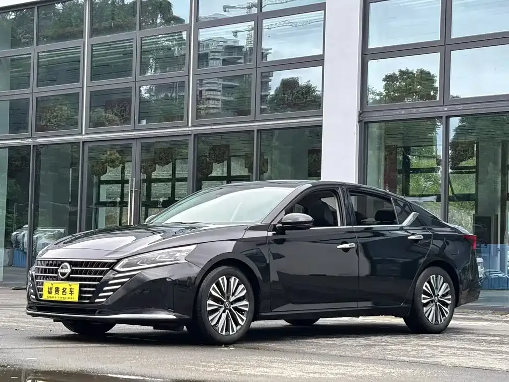 Nissan Teana — фото 1