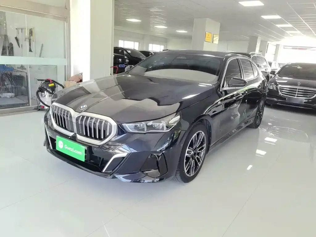 BMW 5 Series — фото 1