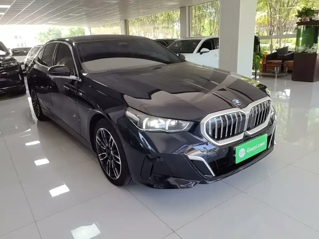 BMW 5 Series — фото 10