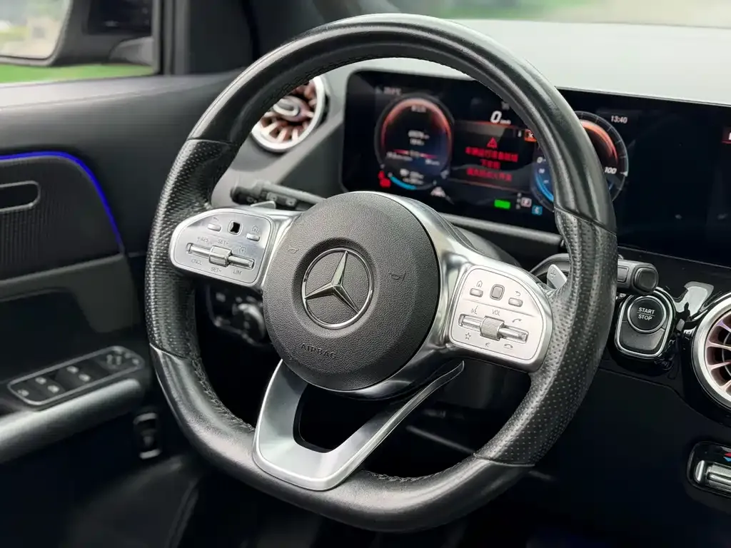Mercedes-Benz EQA — фото 7