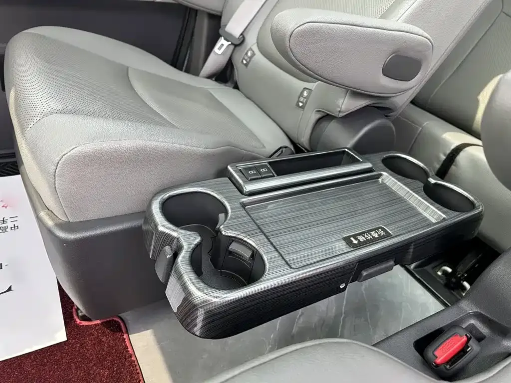 Toyota Granvia — фото 8