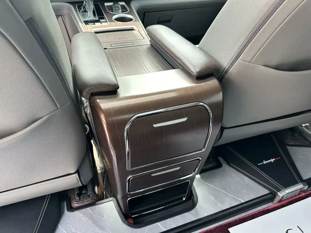 Toyota Granvia — фото 9