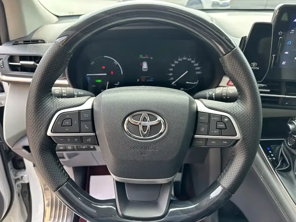 Toyota Granvia — фото 6