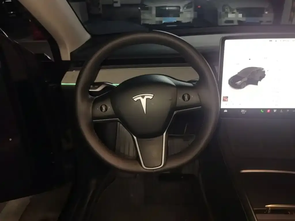 Tesla Model Y — фото 2