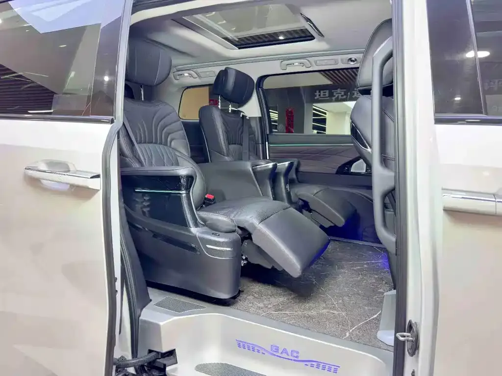 GAC Motor Trumpchi M8 — фото 8