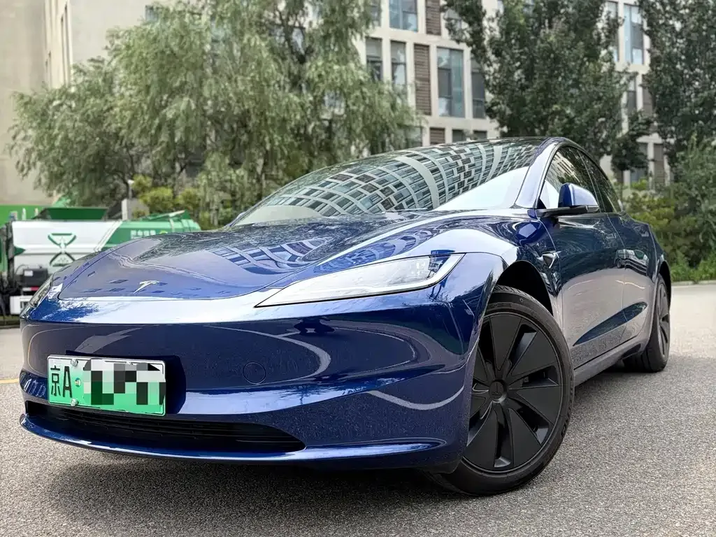 Tesla Model 3 — фото 1