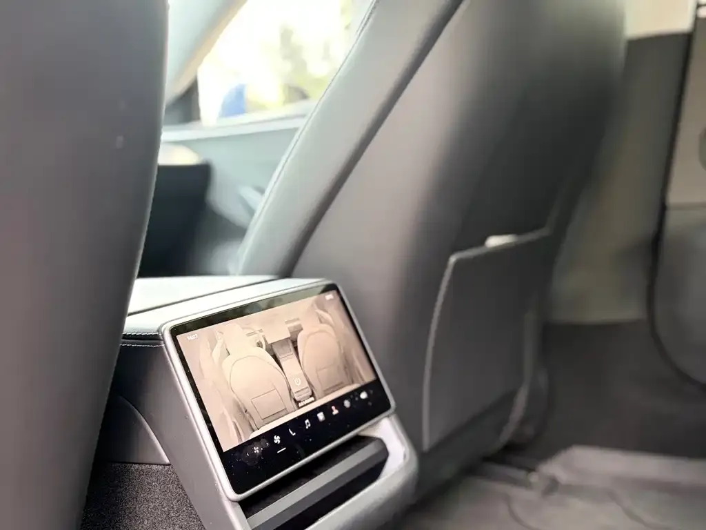 Tesla Model 3 — фото 4