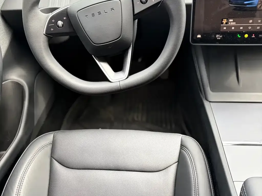 Tesla Model 3 — фото 10