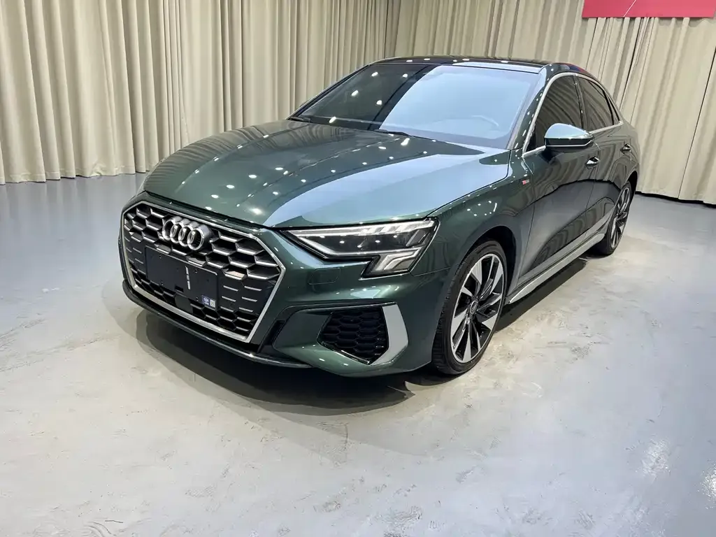 Audi A3 — фото 1