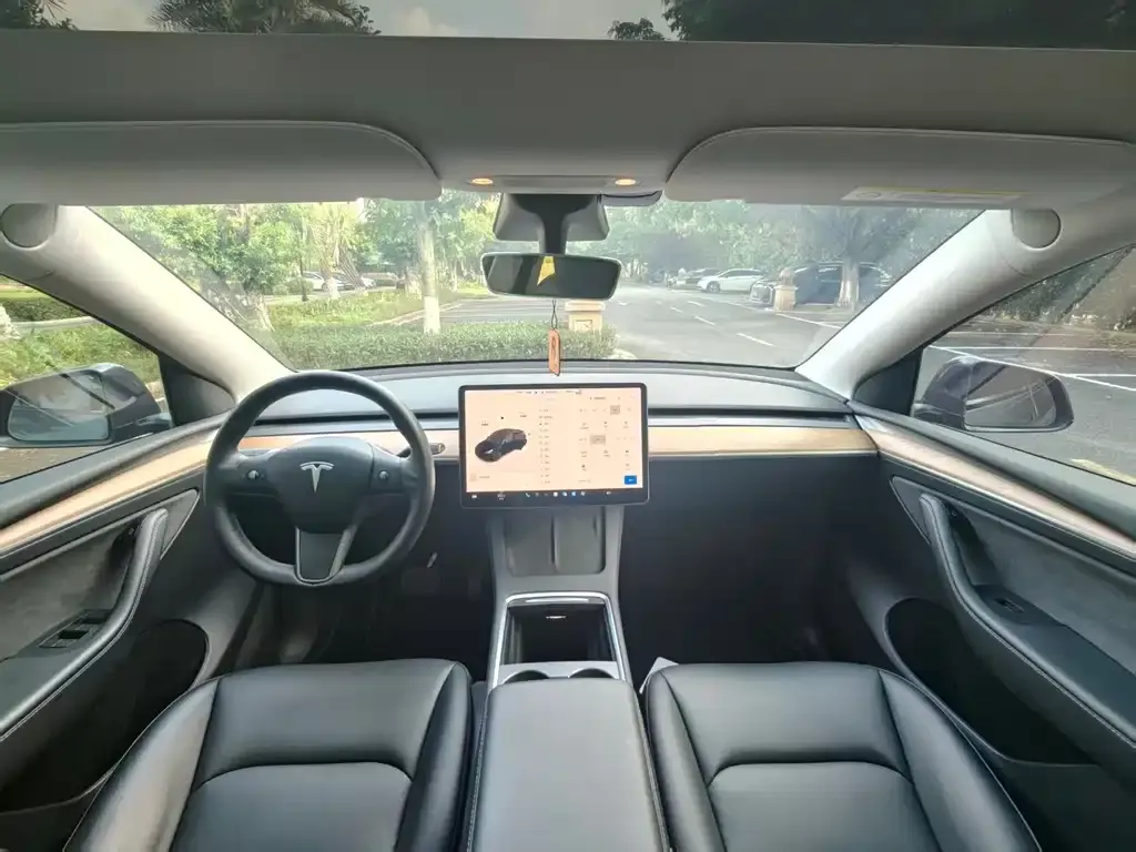 Tesla Model Y — фото 4
