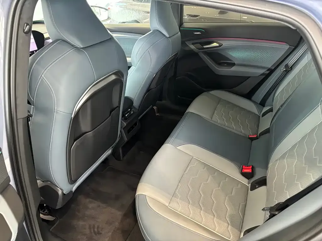Audi Q6L Sportback e-tron 2025 из CN, фото 9