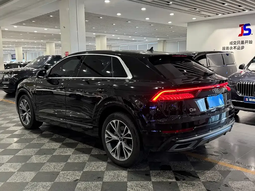 Audi Q8 — фото 4