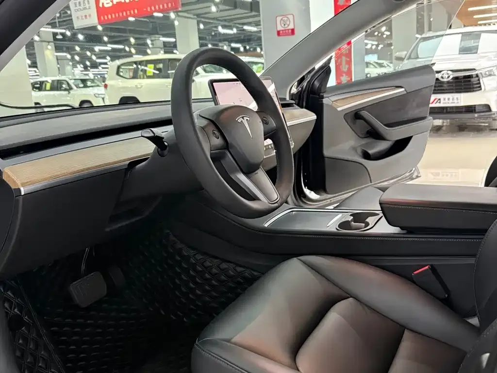 Tesla Model 3 — фото 4