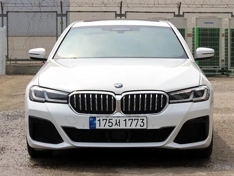 BMW 5-Series — фото 1