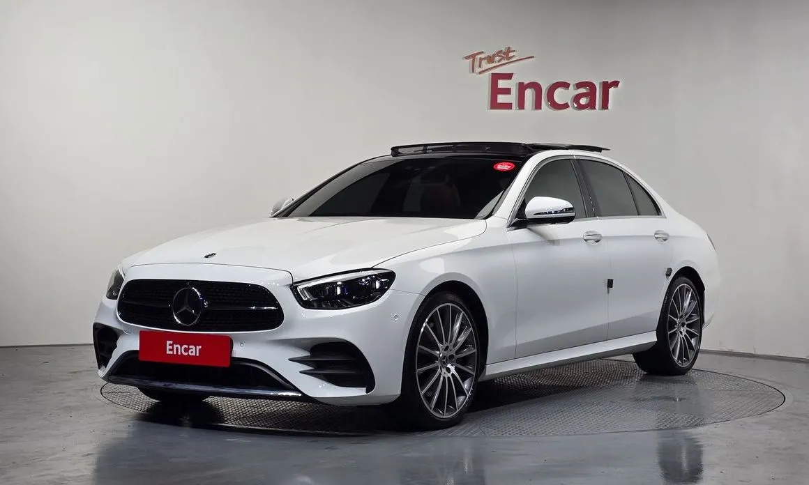 Mercedes-Benz E-Class — фото 1