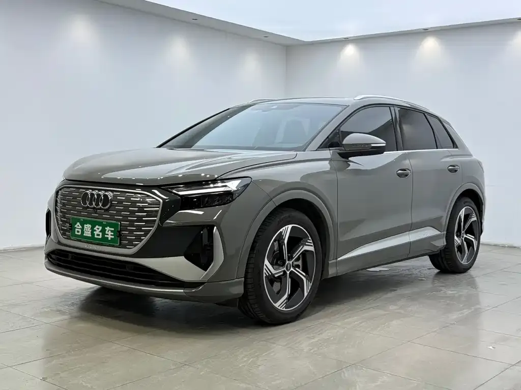 Audi Q4 e-tron — фото 1