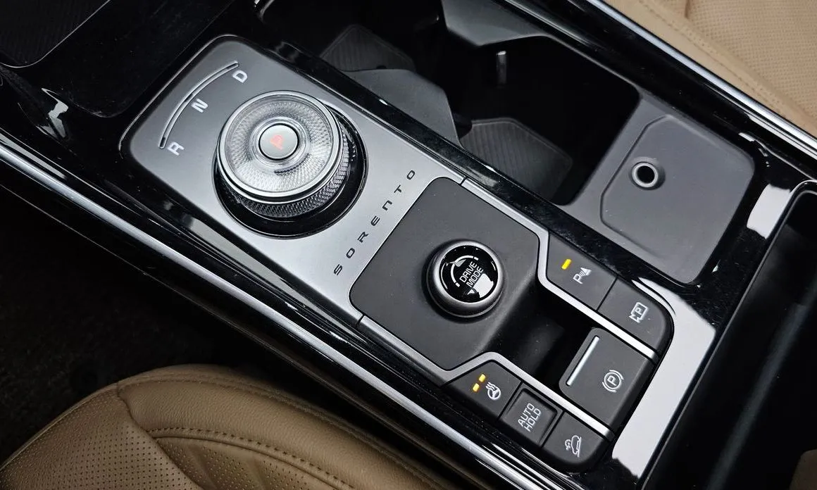 Kia Sorento — фото 9
