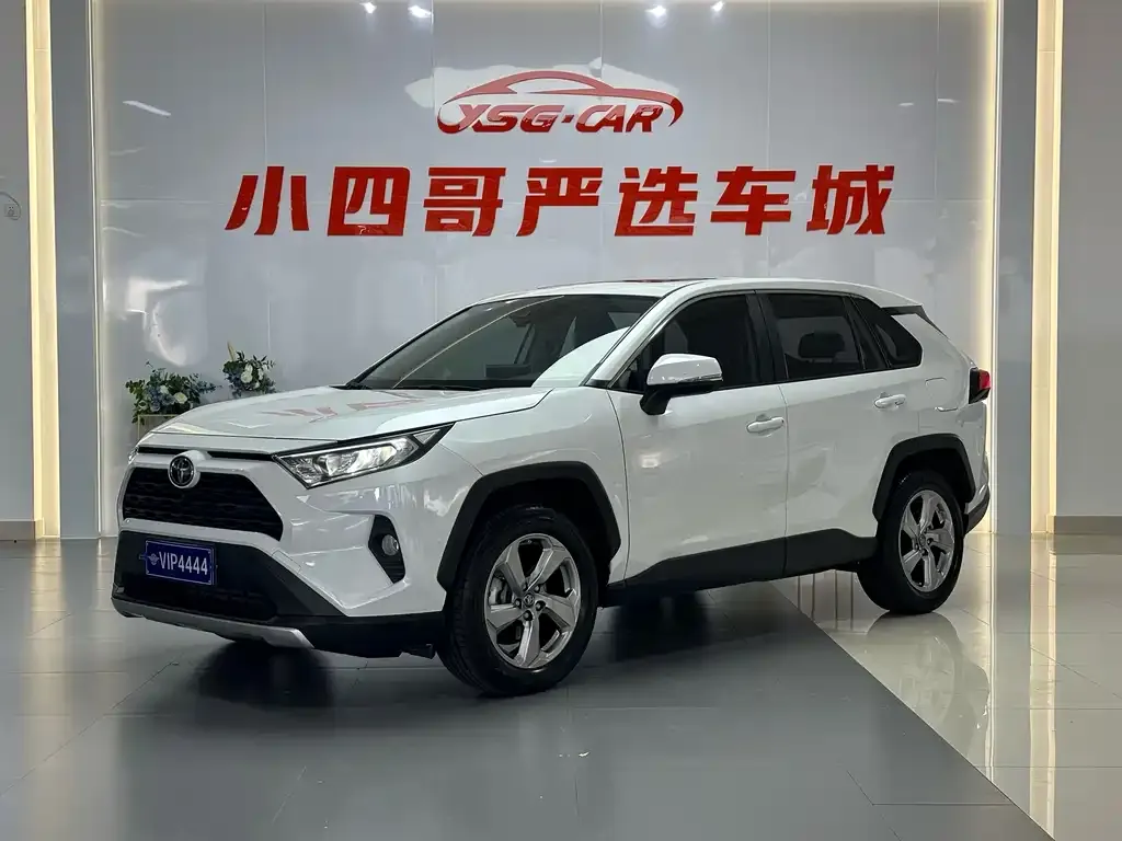 Toyota RAV4 — фото 1