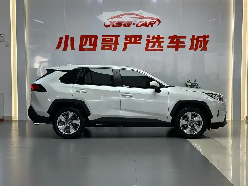 Toyota RAV4 — фото 10
