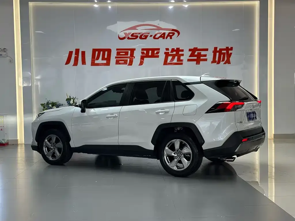 Toyota RAV4 — фото 3