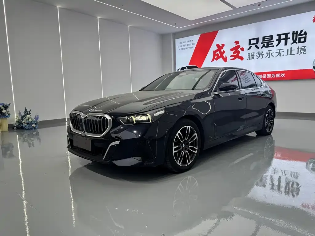 BMW 5 Series — фото 1
