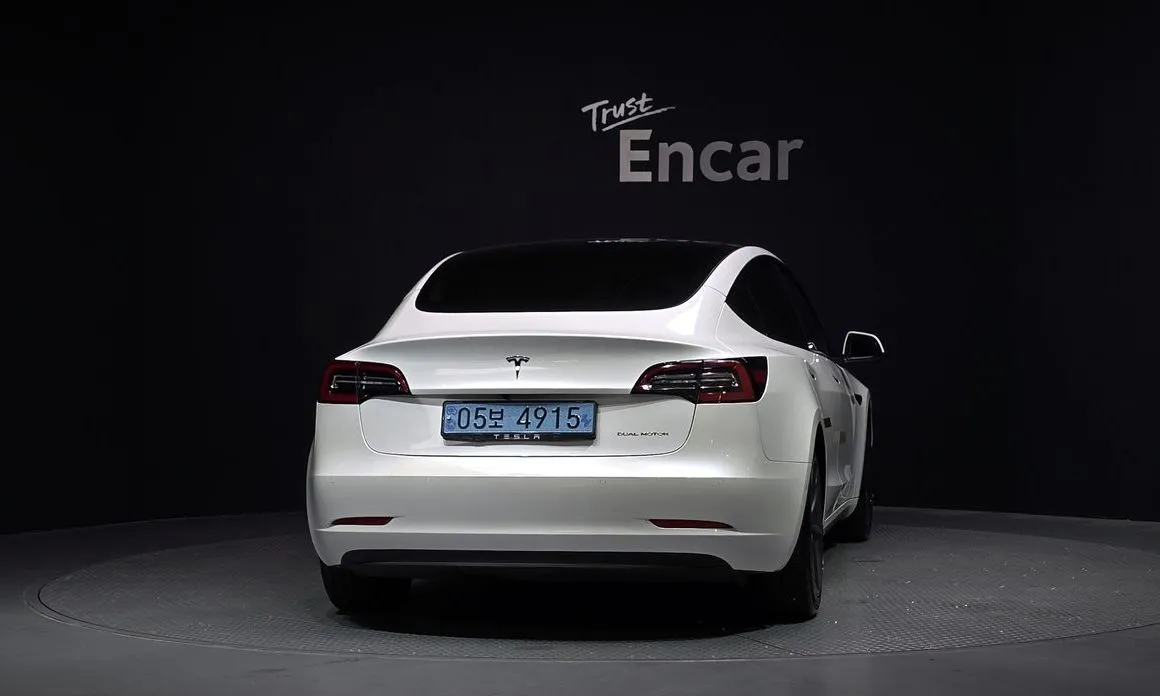 Tesla Model 3 — фото 10