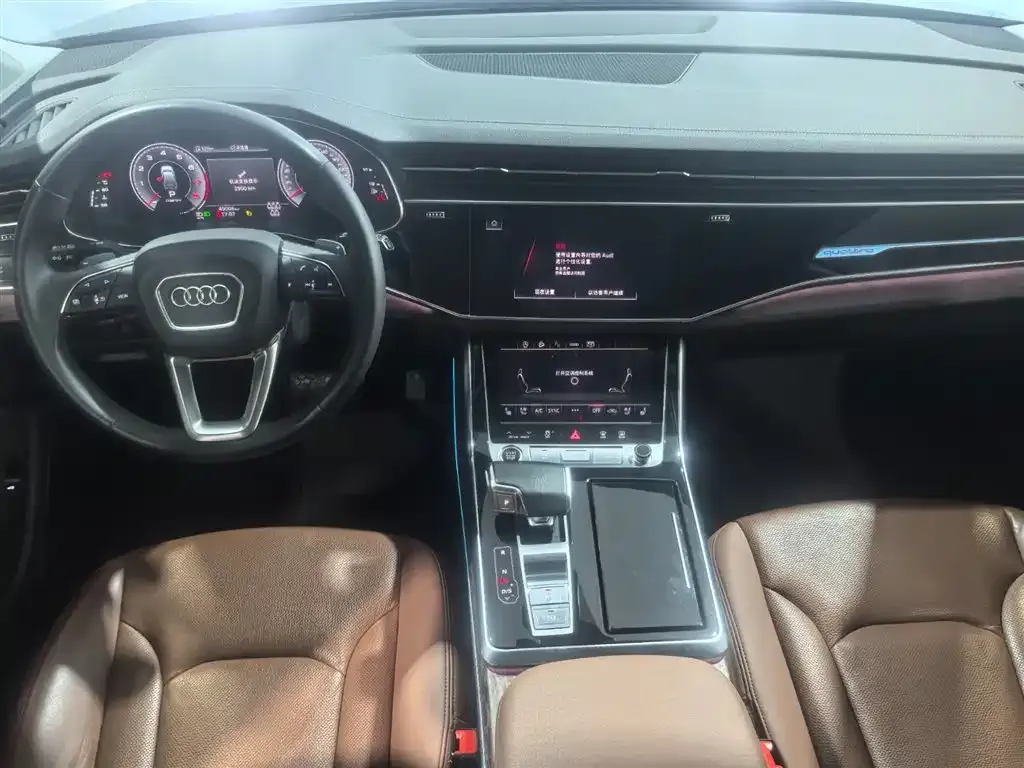 Audi Q7 — фото 9