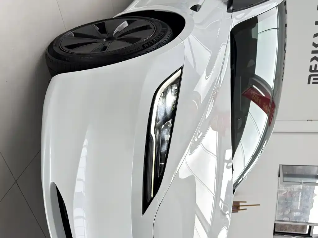 Tesla Model 3 — фото 10