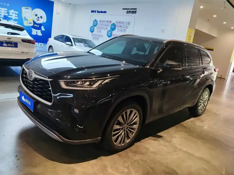 Toyota Highlander — фото 1