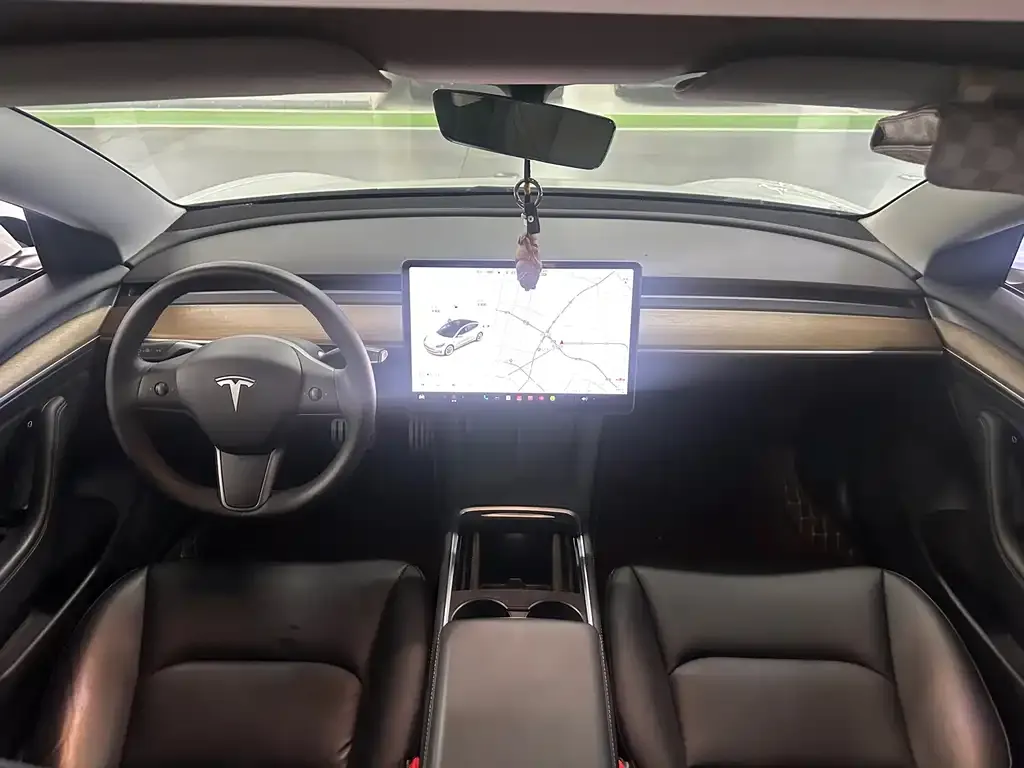 Tesla Model 3 — фото 10