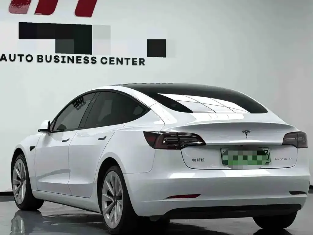 Tesla Model 3 — фото 6