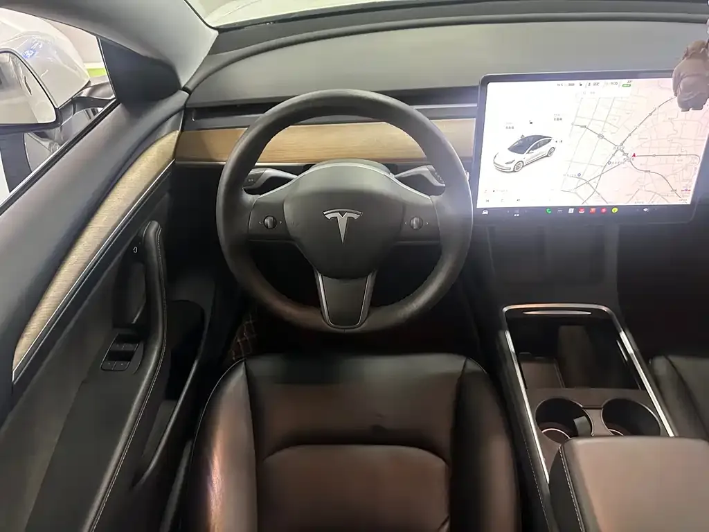 Tesla Model 3 — фото 4