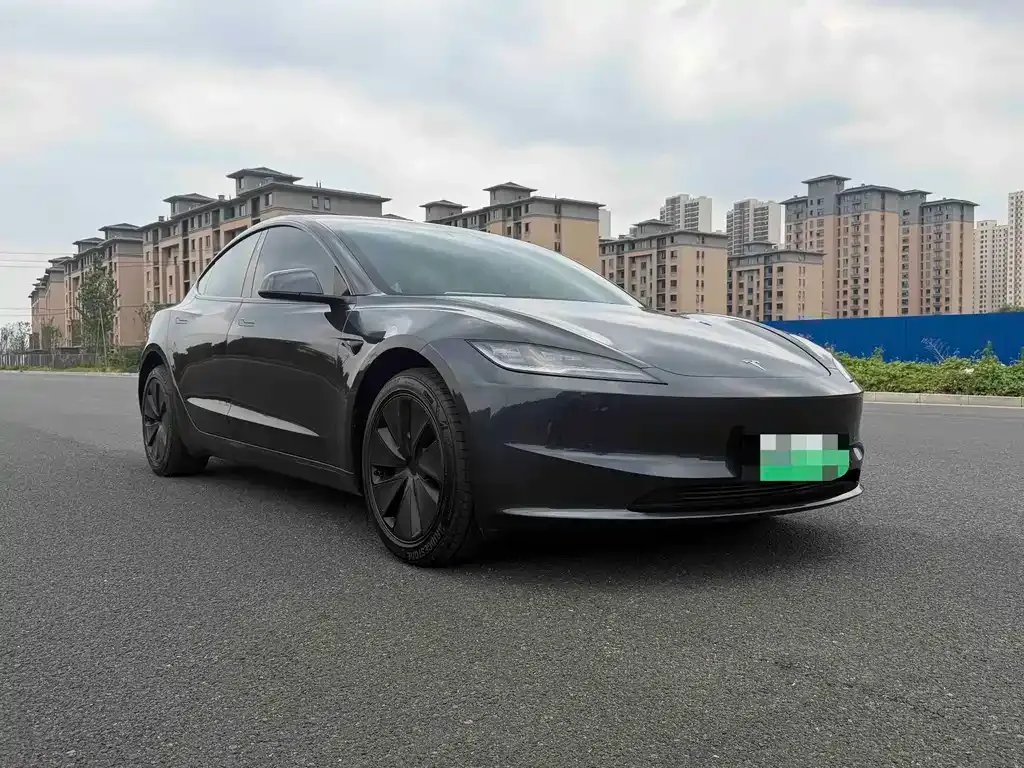 Tesla Model 3 — фото 1