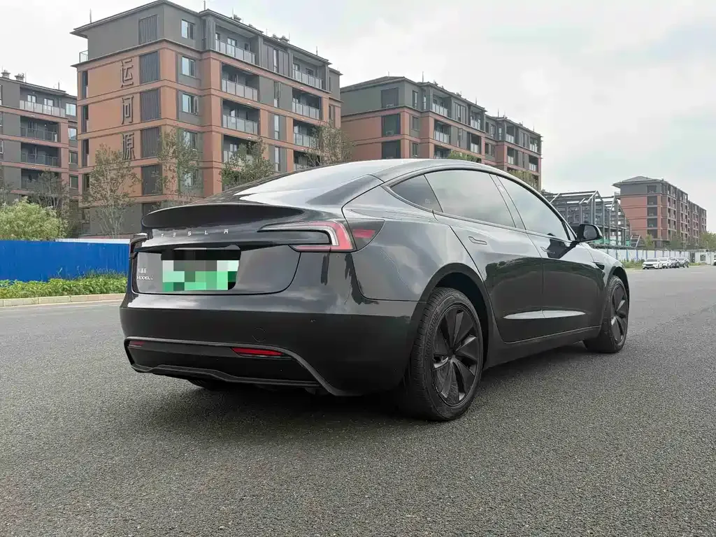 Tesla Model 3 — фото 7