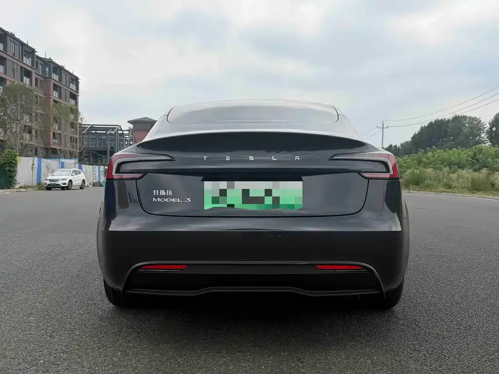 Tesla Model 3 — фото 6