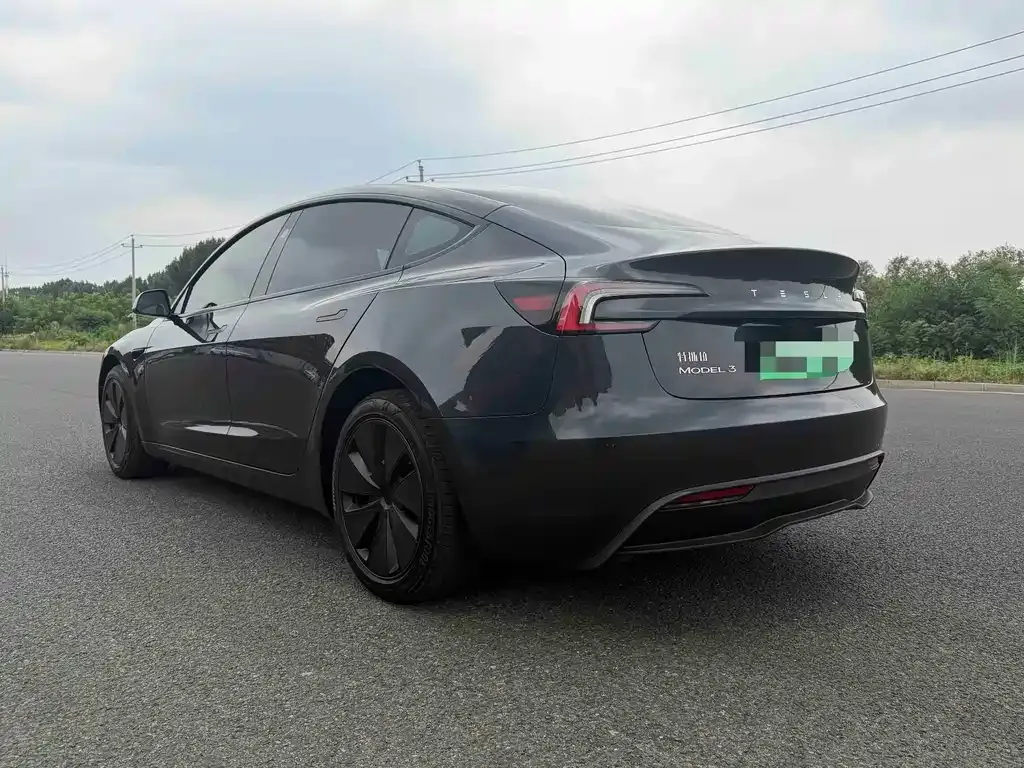 Tesla Model 3 — фото 4