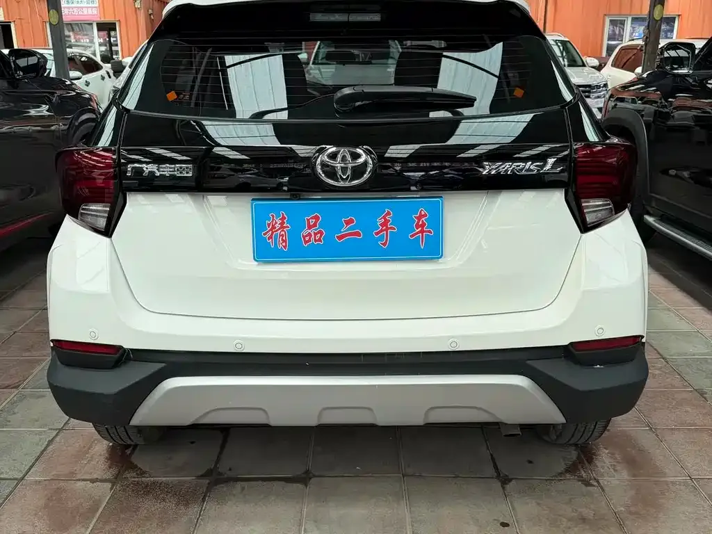 Toyota Yaris L — фото 10