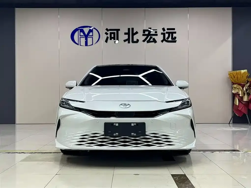 Toyota Camry — фото 5
