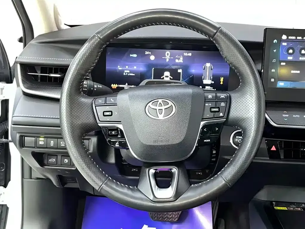 Toyota Camry — фото 9