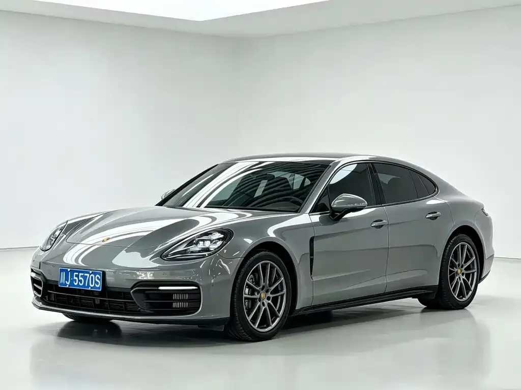 Porsche Panamera — фото 1