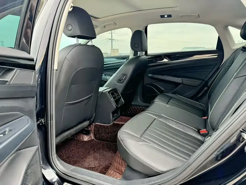 Volkswagen Passat — фото 8