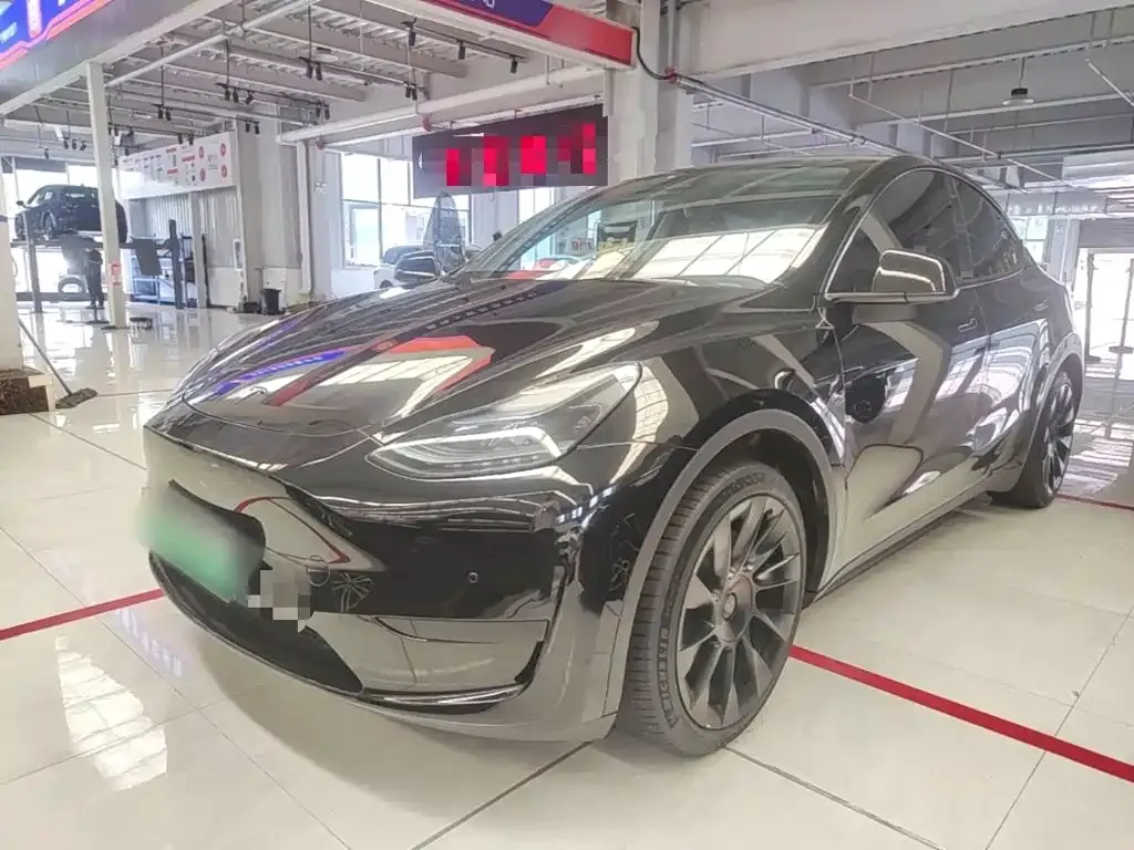 Tesla Model Y — фото 8