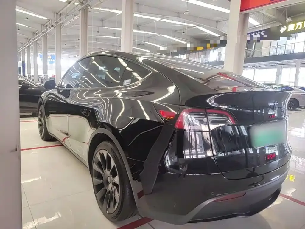 Tesla Model Y — фото 4